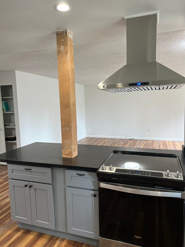 Building Photo - 2394 Lodgepole Dr SE