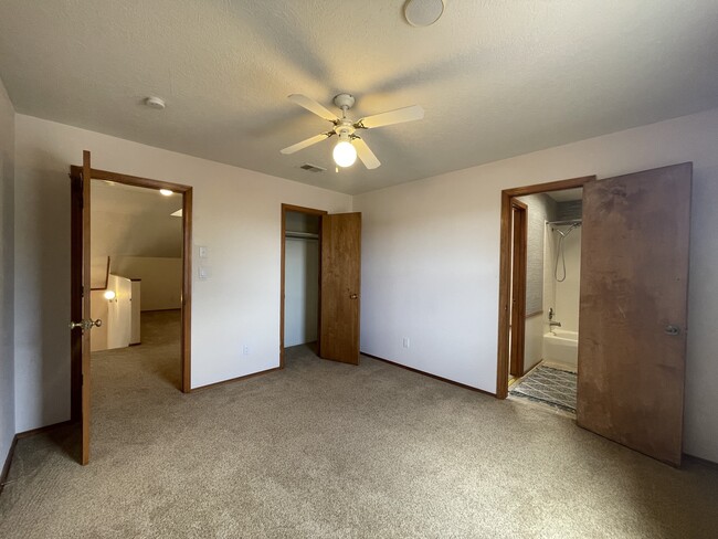 Building Photo - 6308 Montano Pointe Rd NW