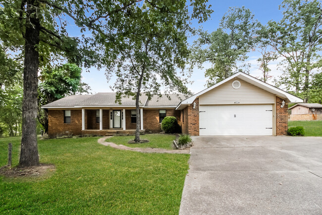 Primary Photo - Lovely Three Bedroom