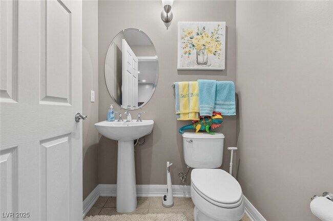 Building Photo - 150 S Las Vegas Blvd