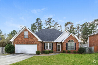 Building Photo - Charming 4 Bedroom