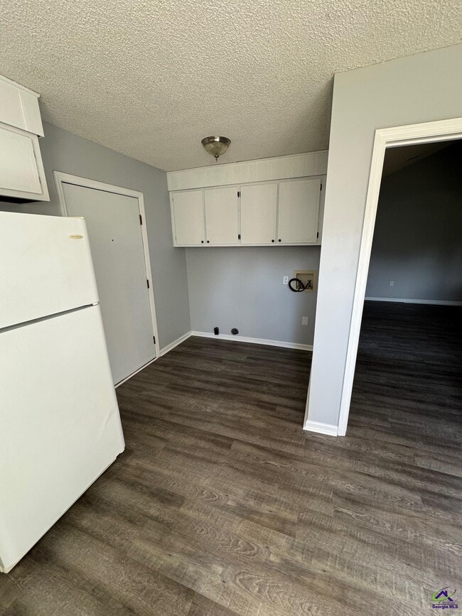 Building Photo - 700 Fieldstone Rd