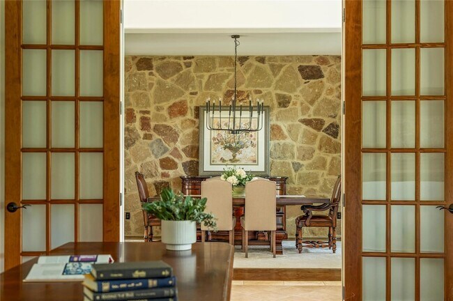 Building Photo - 571 Polo Club Dr