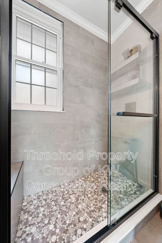 Building Photo - 61 E 7th Ave