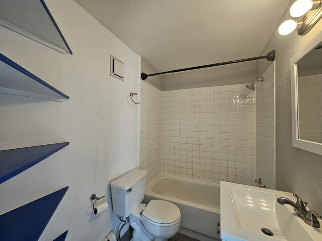 Building Photo - Top Floor Studio with Panoramic City and M...