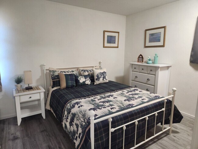 Building Photo - 20719 Ponderosa Way