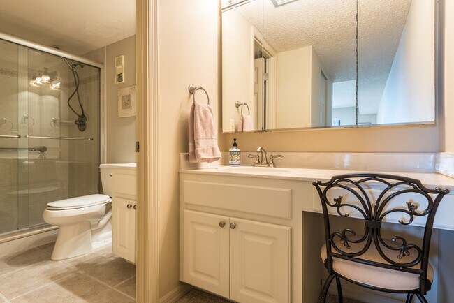 Building Photo - 545 Garfield Ave