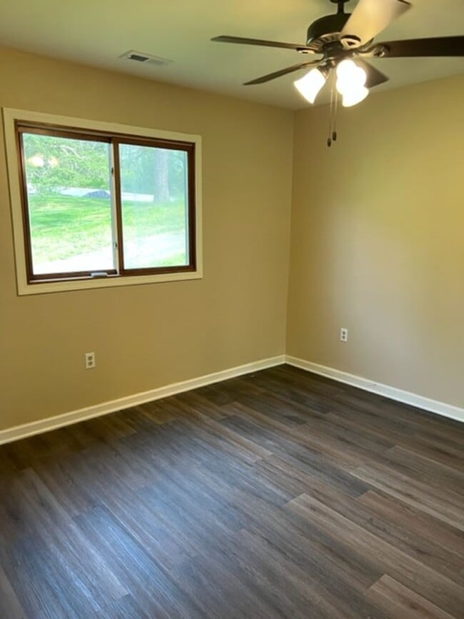 Building Photo - 439 W Nelson St