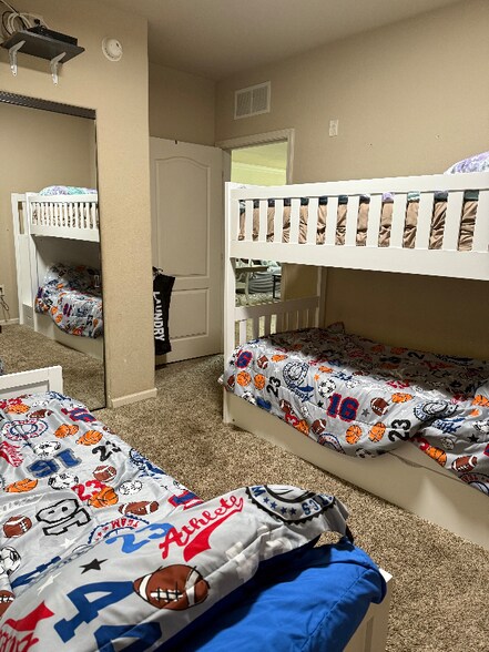 Building Photo - 901 Charo Pkwy