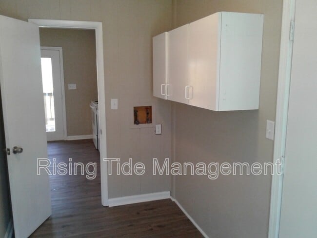 Building Photo - 6109 Shady Ln