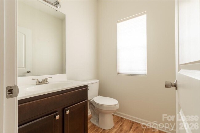 Building Photo - 108 Lookout Point Pl