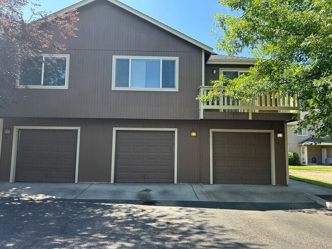 Primary Photo - 1987-1991 SW Canyon Dr