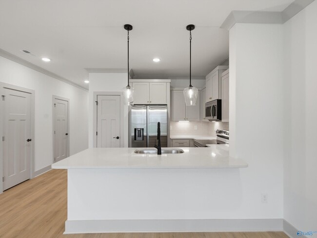 Building Photo - 8 Whispering Oak Dr SW