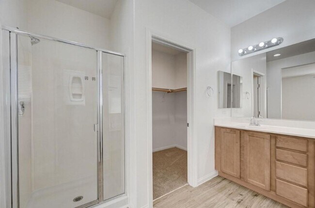 Building Photo - BEAUTIFUL 4 BEDROOM HOME IN GUARD GATED COMMUNITY!