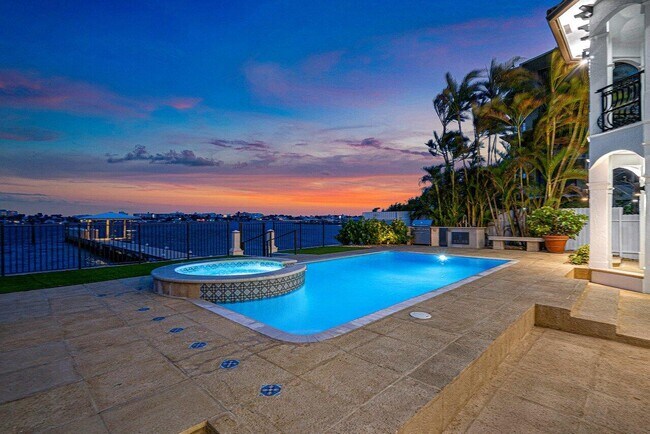 Building Photo - 1 1st Ave S