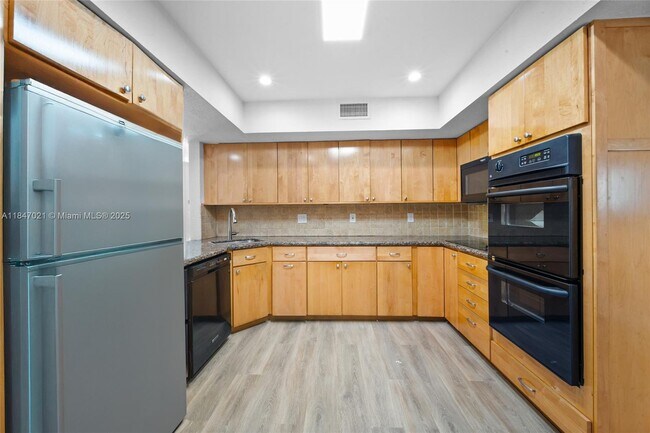 Building Photo - 19402 NE 19th Ct