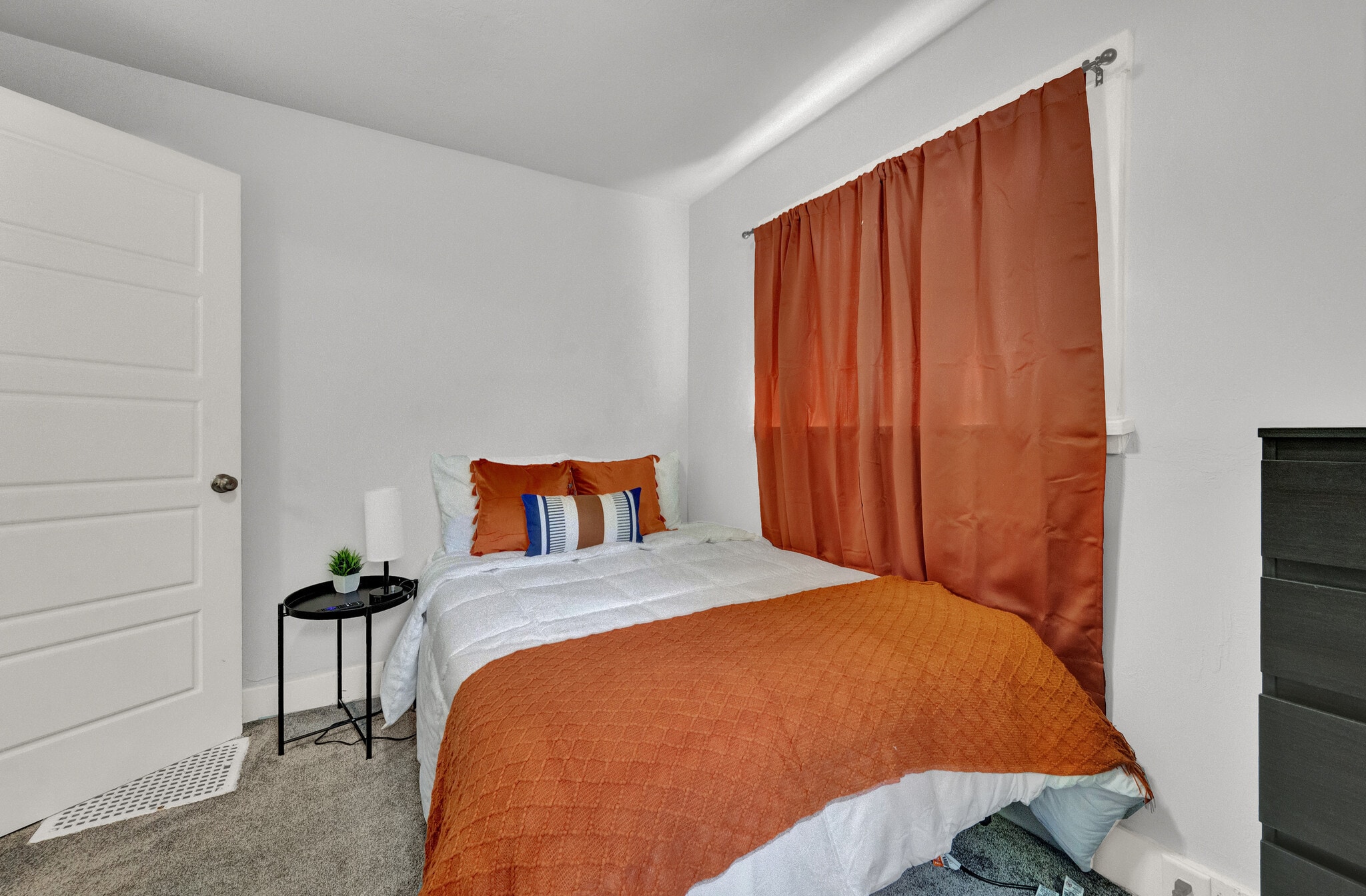 Building Photo - 369 N 300 W