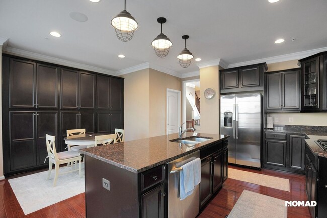 Building Photo - Stunning 4BR Townhome in National Harbor