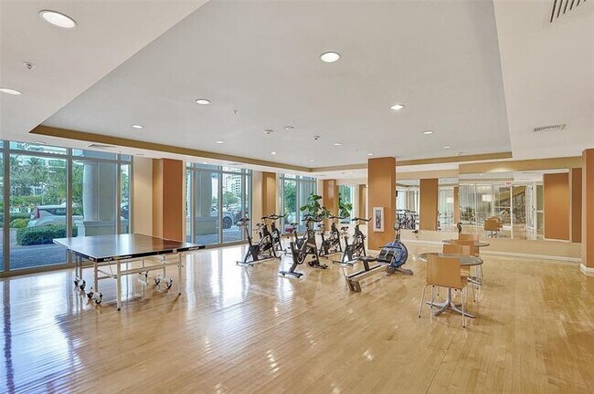 Building Photo - 511 SE 5 Ave