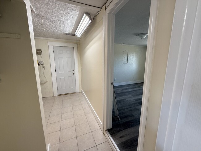 Building Photo - "Charming 3-Bedroom Home with Granite Coun...