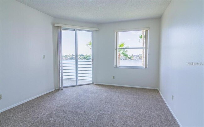 Building Photo - 7902 Sailboat Key Blvd S