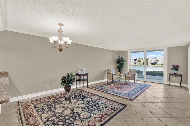 Building Photo - 7625 Sun Island Dr S