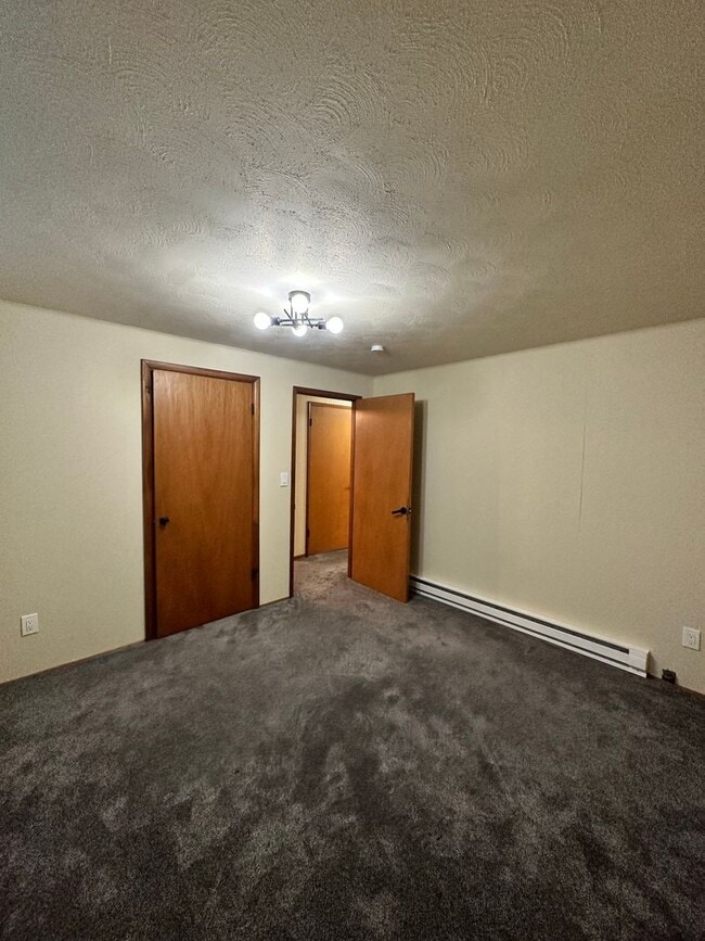 Building Photo - Large 4 Bed, 2 Bath House Available For Rent*