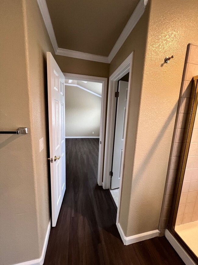 Building Photo - Sundance Lake Home Ready 4 LEASE