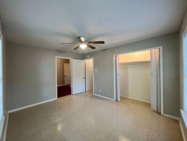 Building Photo - Application Pending: Available July 12: Ch...