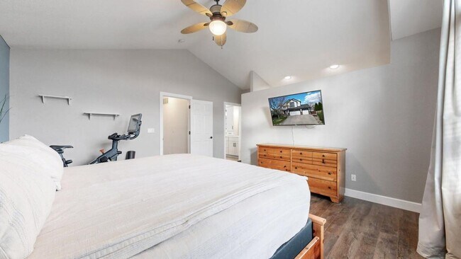 Building Photo - Beautiful Home in the Ridge Crest Neighbor...