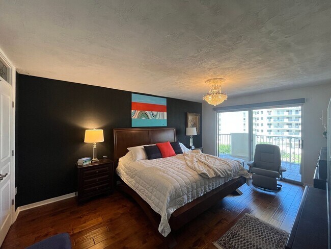 Building Photo - Beautiful Condo with Amazing Views