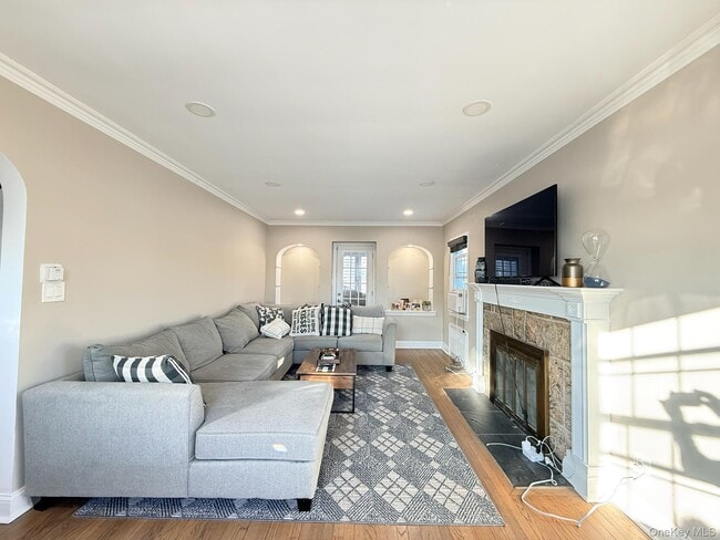 Building Photo - 201 Sydney Ave