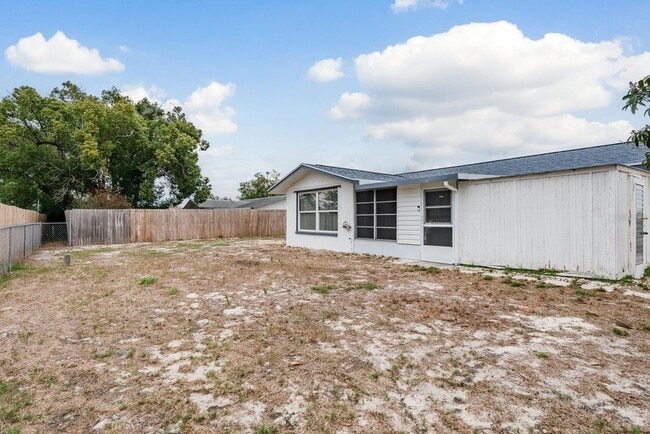 Building Photo - 10521 Oak Hill Dr