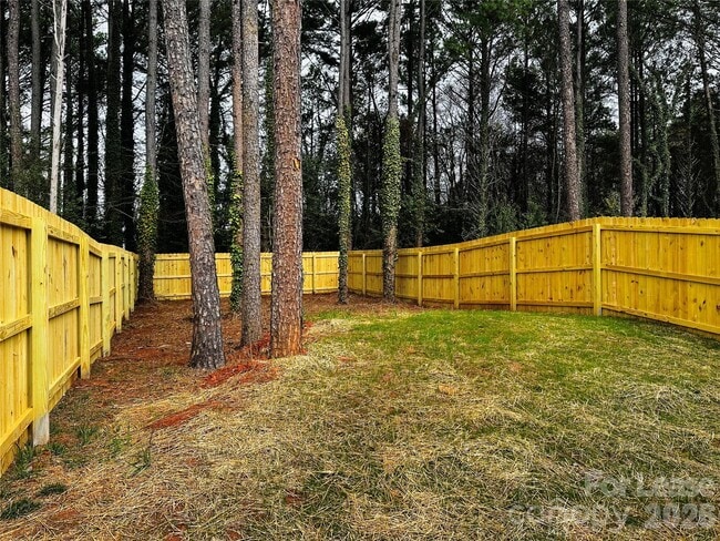 Building Photo - 521 N Linwood Ave