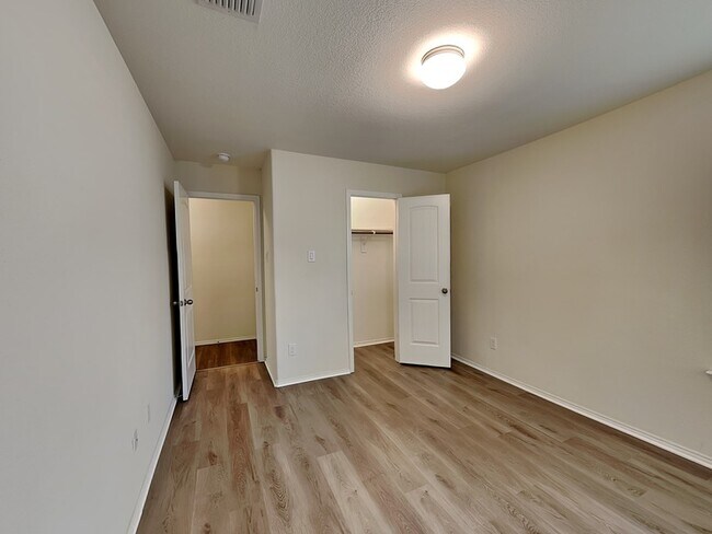 Building Photo - 316 Saguaro Dr