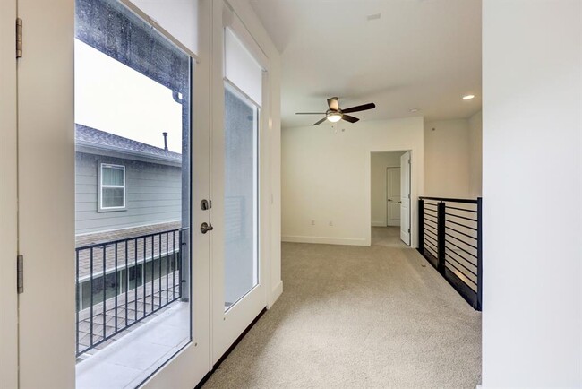 Building Photo - 2501 Simond Ave