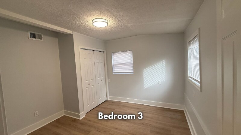 Building Photo - 907 S Cedar Ave