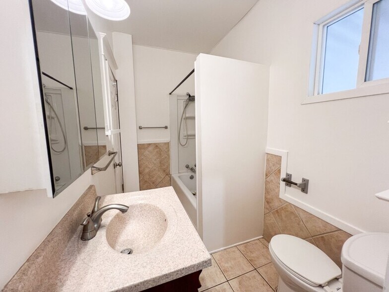 Building Photo - 177 E 2400 S