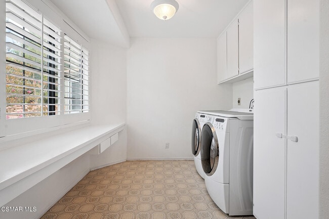Building Photo - 29723 Strawberry Hill Dr