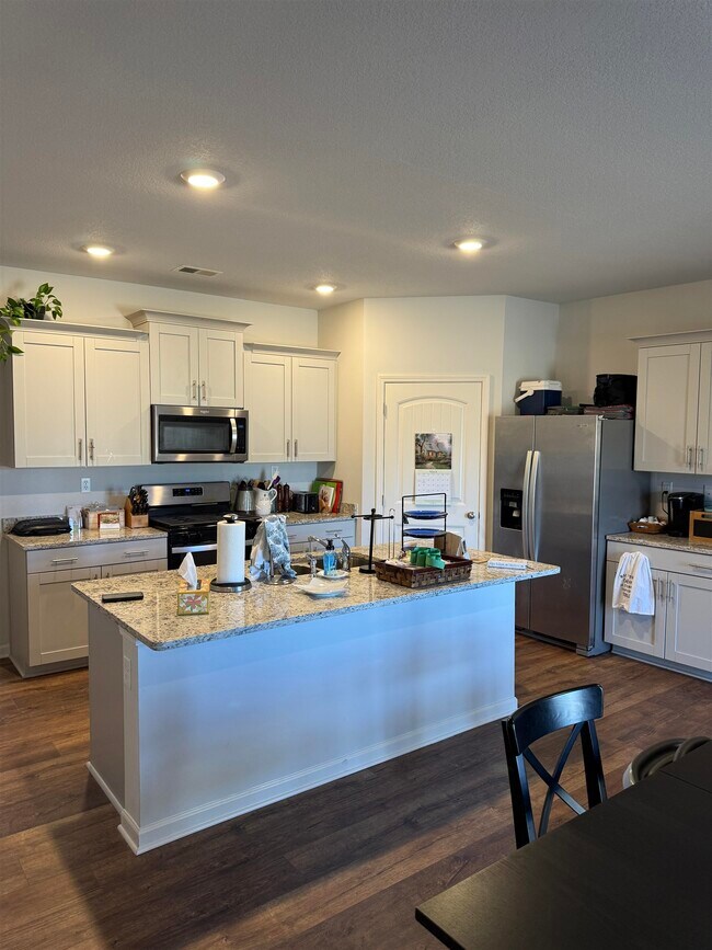 Building Photo - 7968 Hickory Meadow Rd