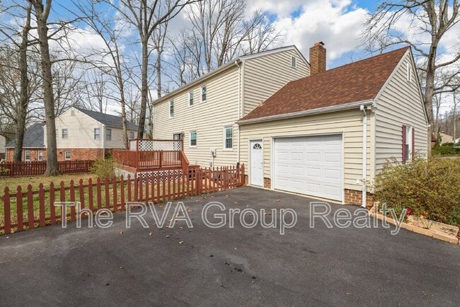 Building Photo - 1601 Lancashire Dr