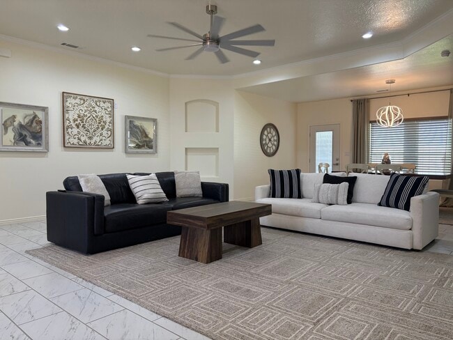 Building Photo - 2412 W Ray Ave