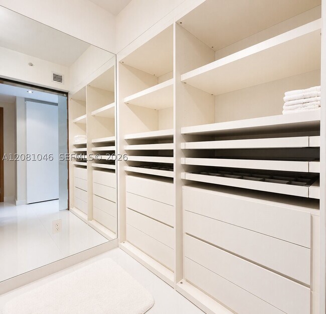 Building Photo - 17121 Collins Ave