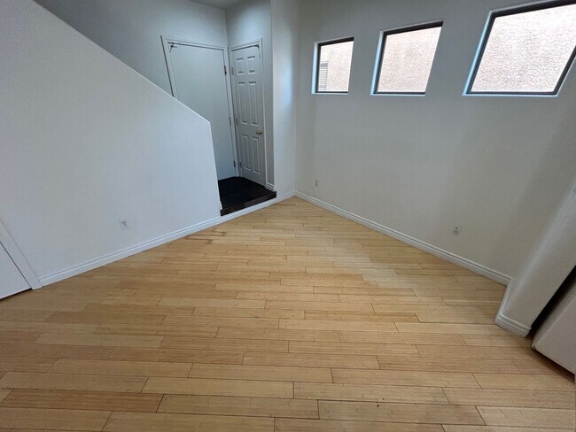 Building Photo - SOUTHWEST LAS VEGAS PROEPRTY WITH 3 BED, 3...