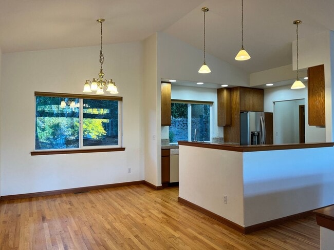 Building Photo - View Home in Poulsbo