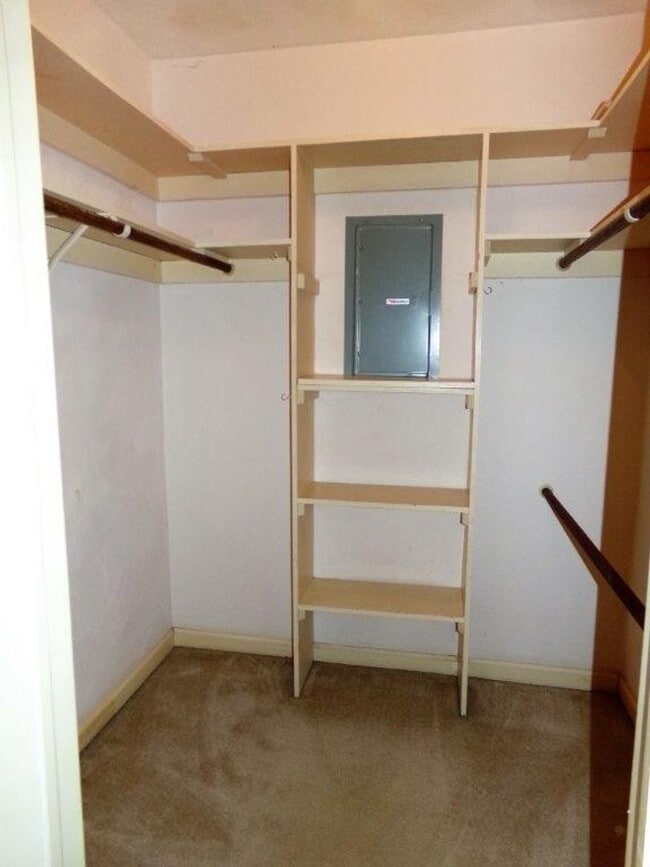 Building Photo - 376 Merrimac Trail