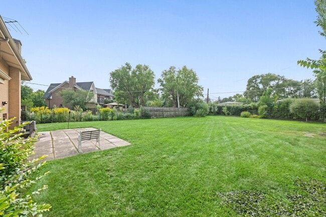 Building Photo - 230 Greenfield Dr