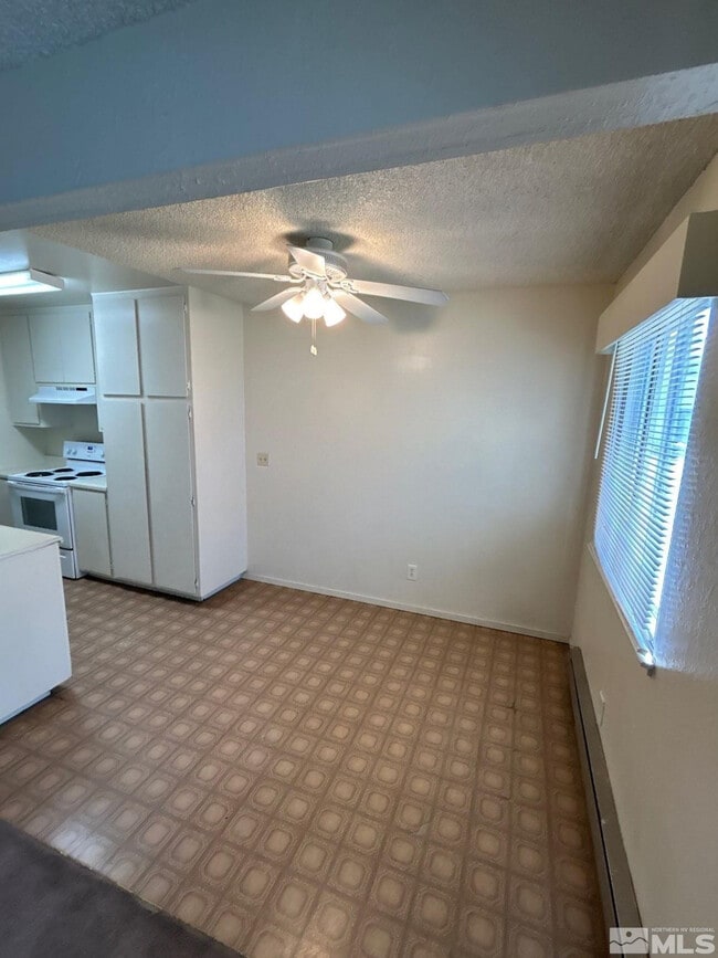 Building Photo - 5020 Catalina Dr