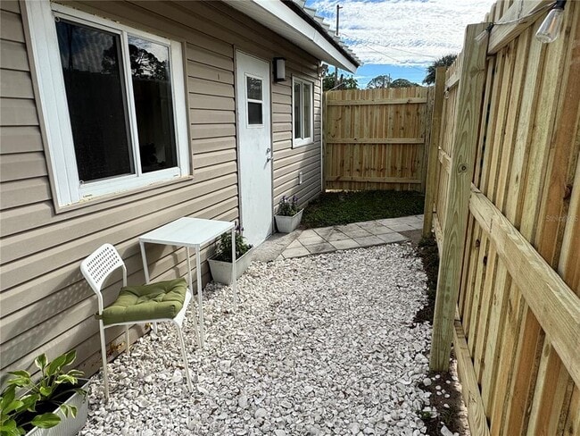 Building Photo - 4135 Des Moines St NE