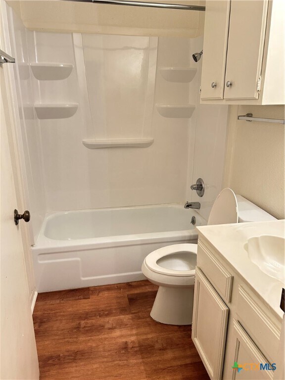 Building Photo - 1051 Country Club Unit G #26 Dr